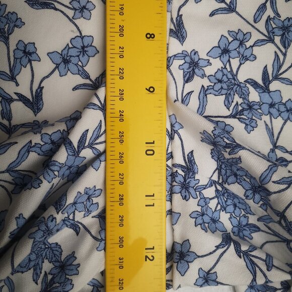 Banana Republic Ladies Size 12 Ivory w/Blue Flower Pattern Bermuda Length Shorts - Picture 10 of 11